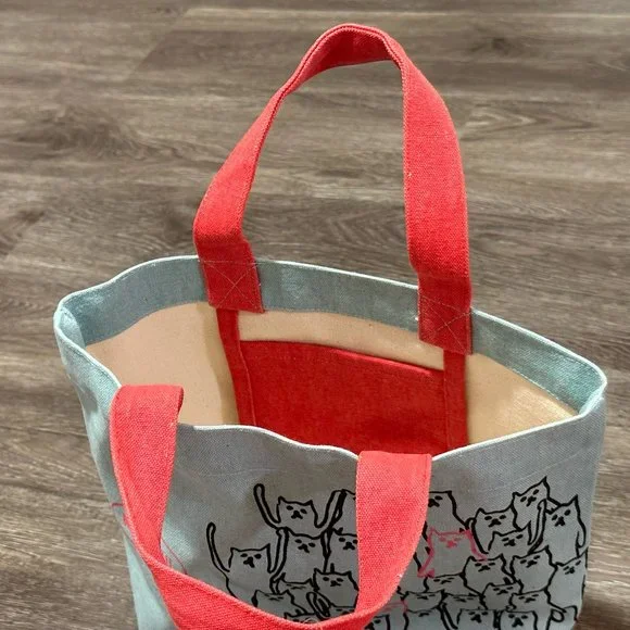 Loop Kitten Cat Tote Bag ❘ Travel Bag ❘ Causal Bag ❘ 2-Handle Bag ❘ Animal Print - Picture 5 of 5